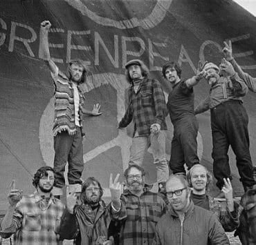 Greenpeace_movement_om